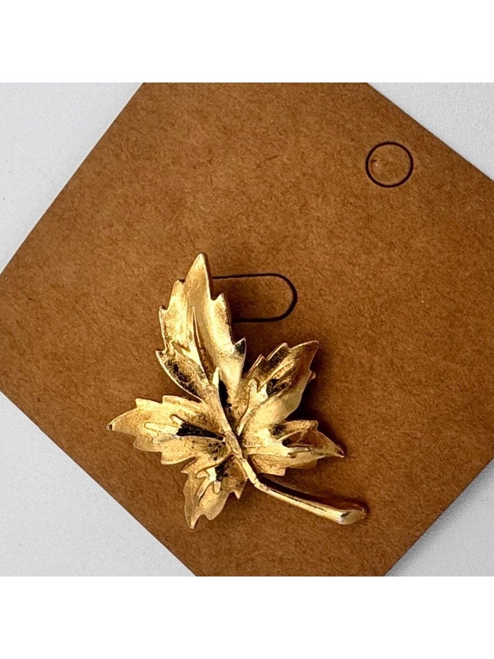 Vintage Gold Tone Leaf Brooch 1.5”